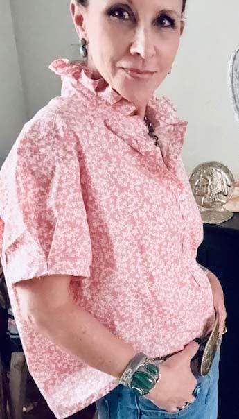 Reworked Light Weight Cotton Shirt: Pink & White Floral Ruffle Collar Top Boxy Fit