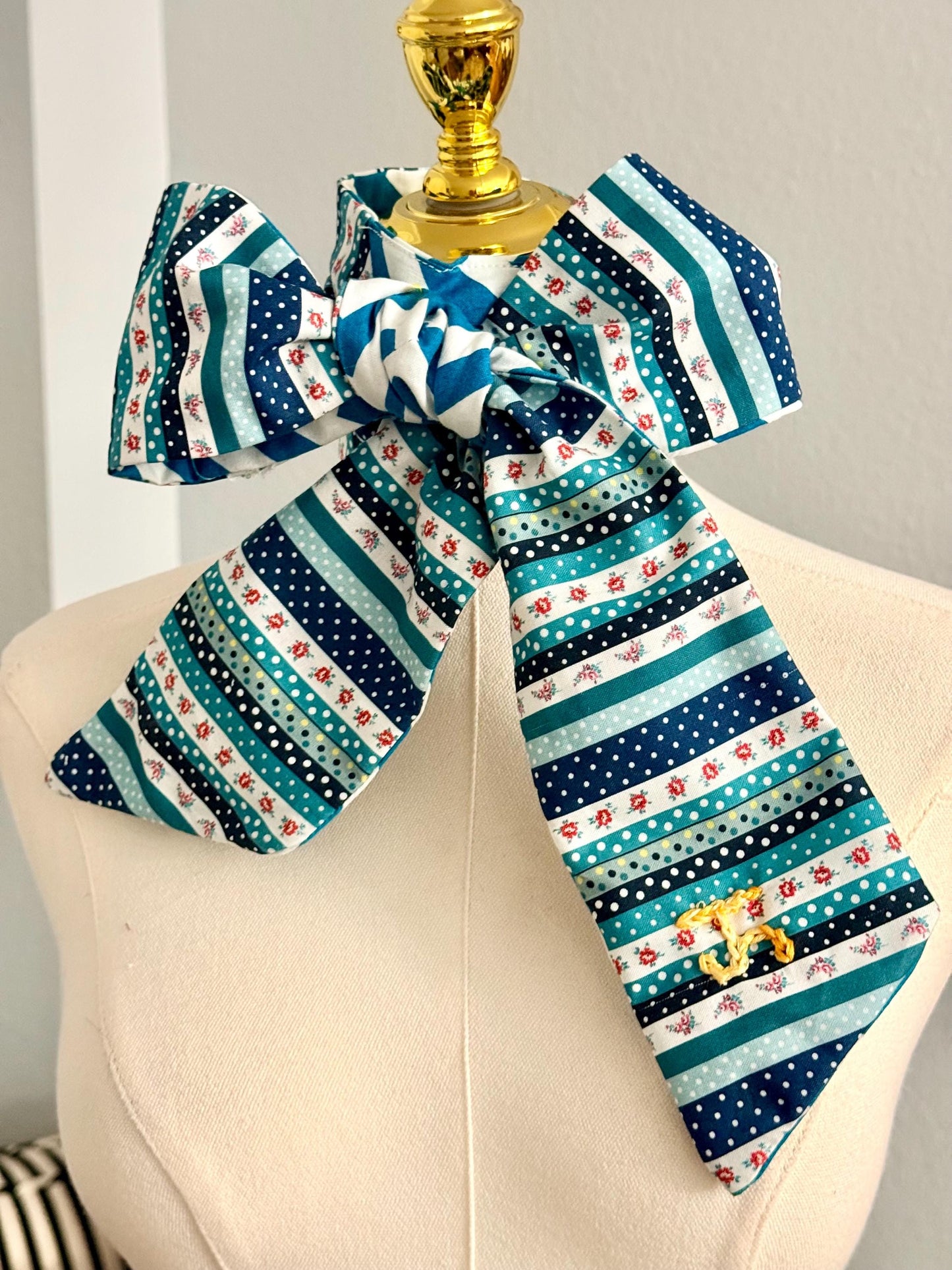 Handmade Retro Western Scarf, Western Bronc Buster Appliqué Embroidery